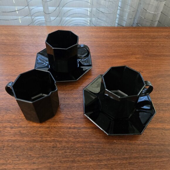 VTG Black Arcoroc Octime France 2 Cups 2 Saucers and Creamer Tempered Glass - Picture 2 of 14